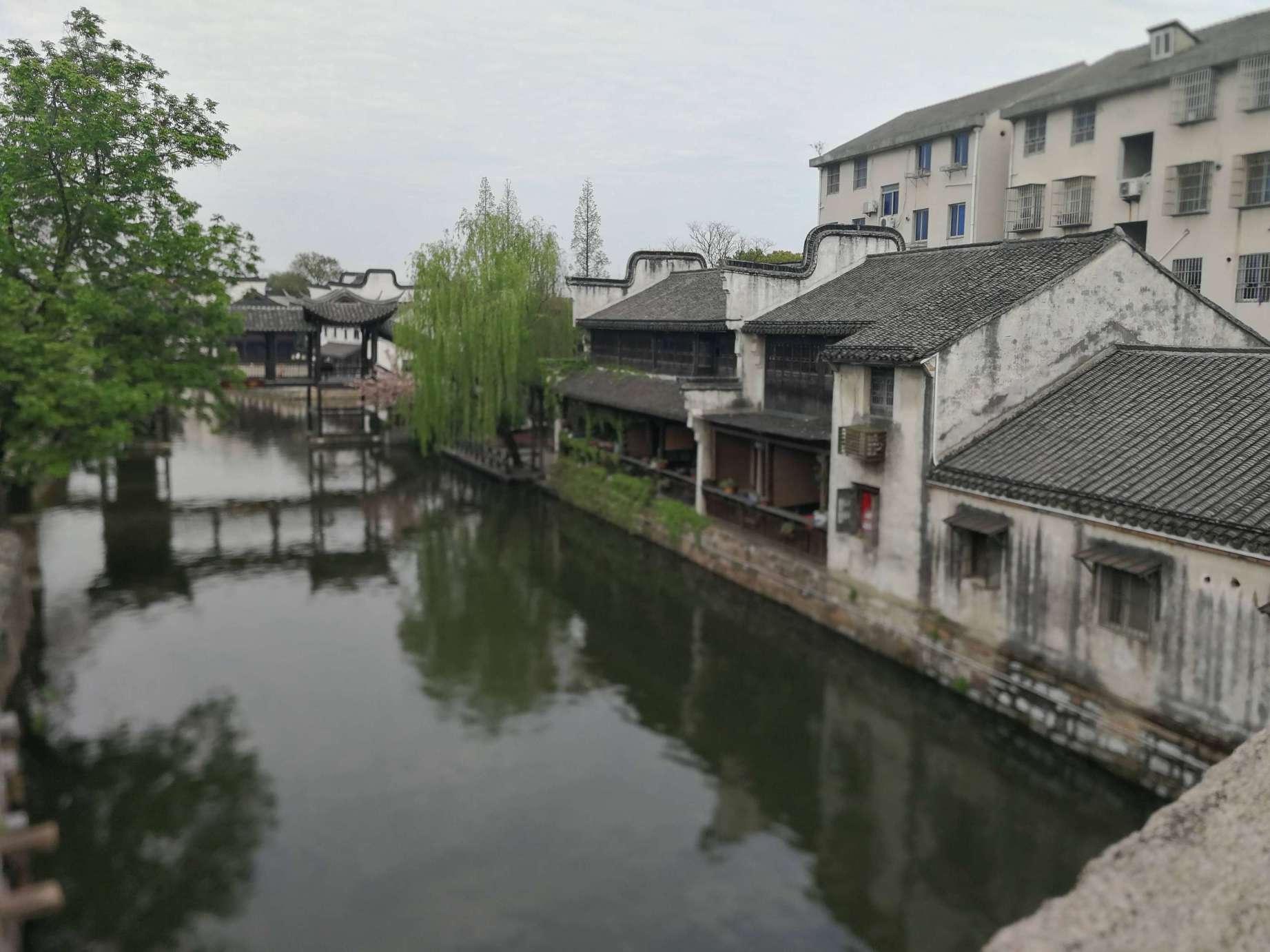 拯救电力塔的泰坦